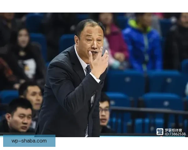 威尼斯主场两球告负摩德纳斯特罗帕执教首战受挫引质疑球迷失望声四起